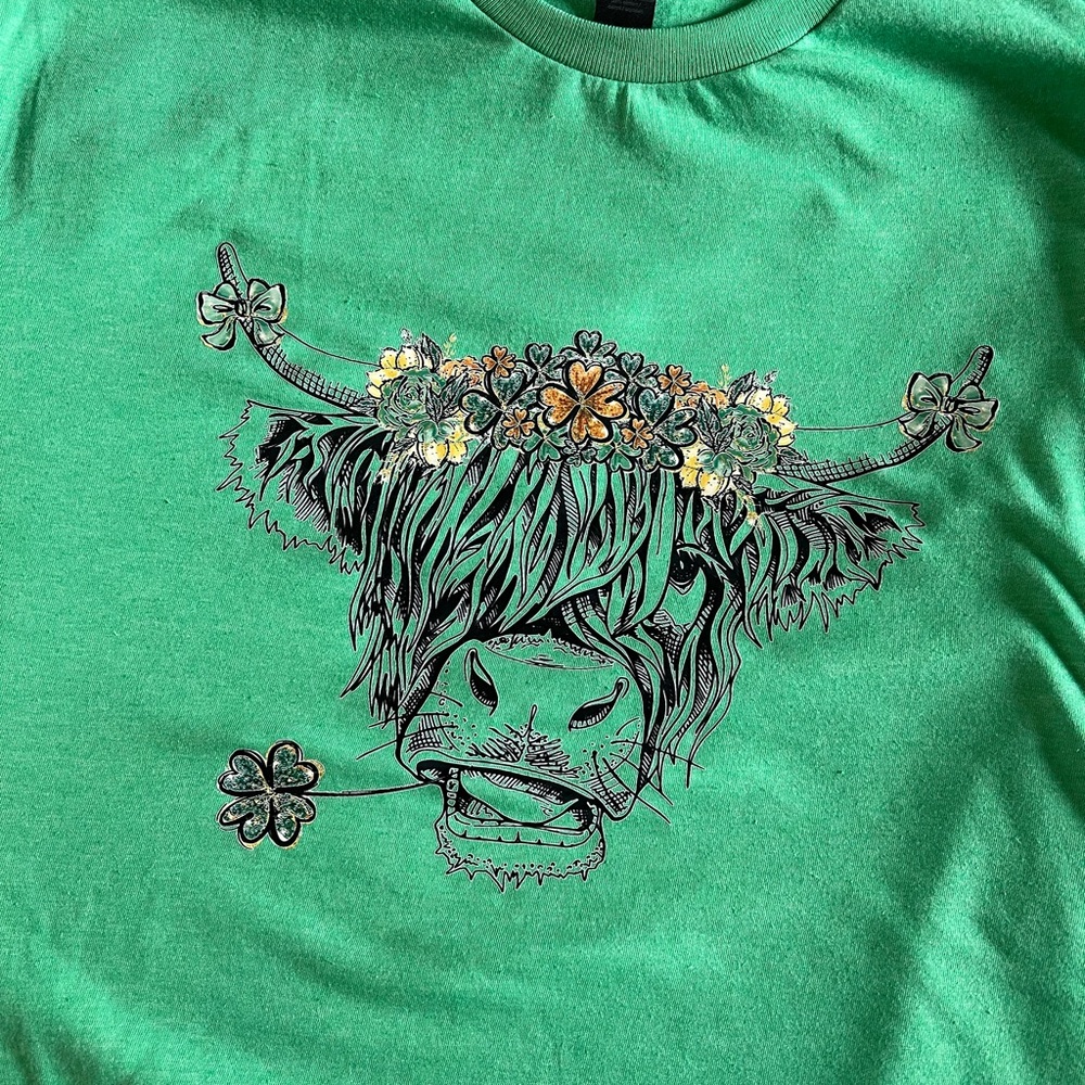 St Patrick’s Day Highland Cow and Clovers Tshirt Unisex Tee - Picture 2 of 2